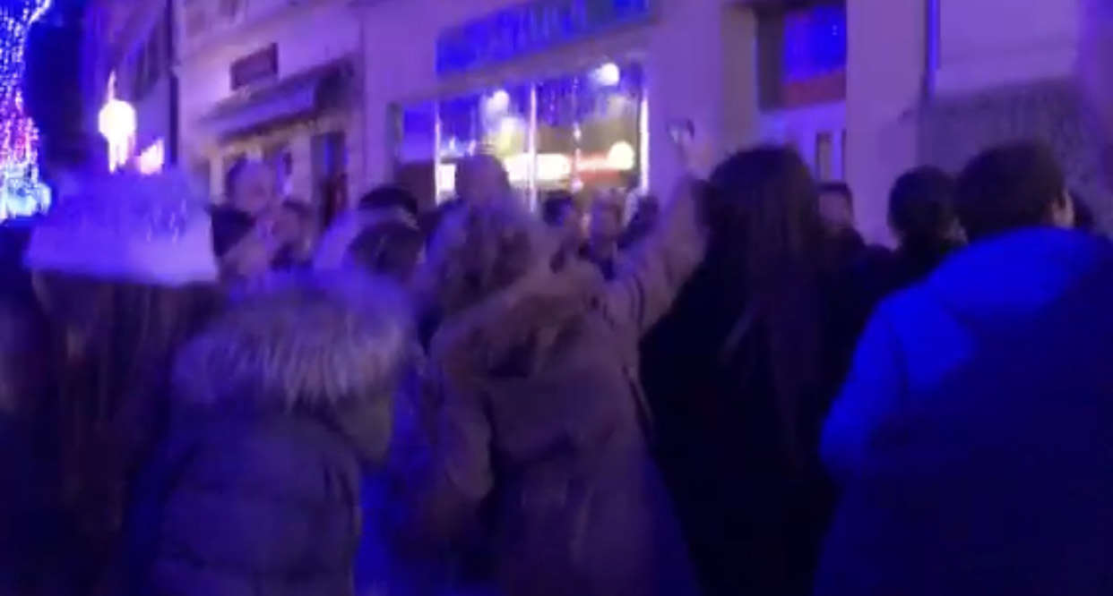 Banjalučani unatoč zatvaranju ugostiteljskog objekta nastavili slavlje