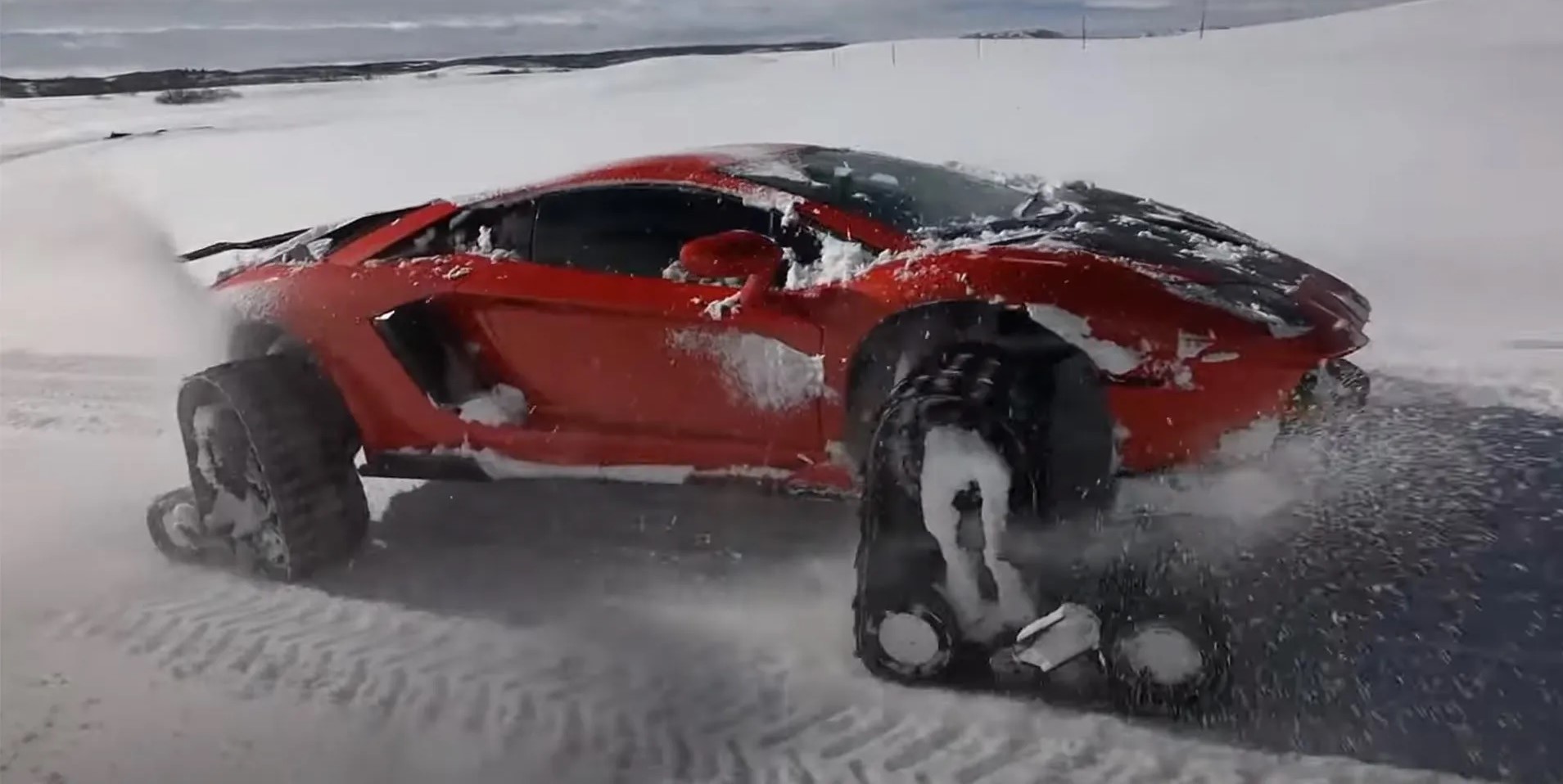 Lamborghini Aventador na snijegu s – gusjenicama VIDEO