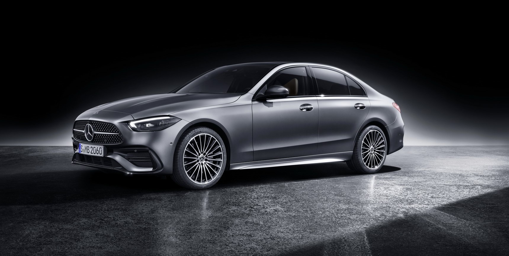 Mercedes-Benz C klasa: Novi model donosi napredne tehnologije i četverocilindrične motore!