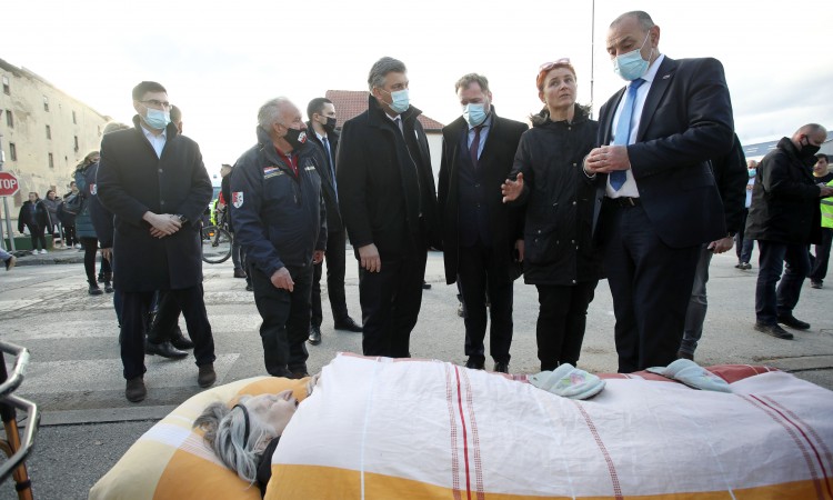 Plenković: U centru Petrinje zgrade nisu uporabljive, ukidaju se propusnice