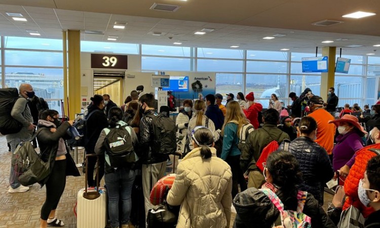 U SAD-u od ponedjeljka obavezne zaštitne maske u avionima i javnom prijevozu