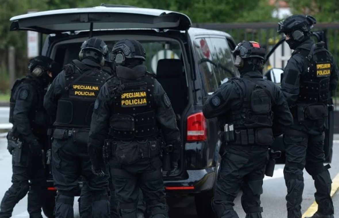 Četiri osobe uhapšene zbog nedozvoljenog držanja oružja i eksploziva