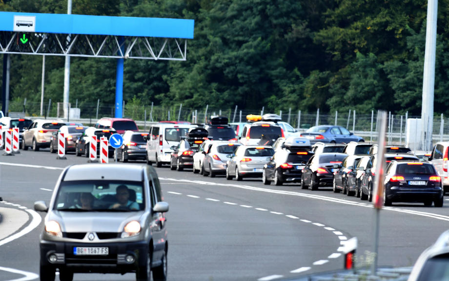 Kolaps na granicama Hrvatske: Na GP Bregana čeka se osam sati