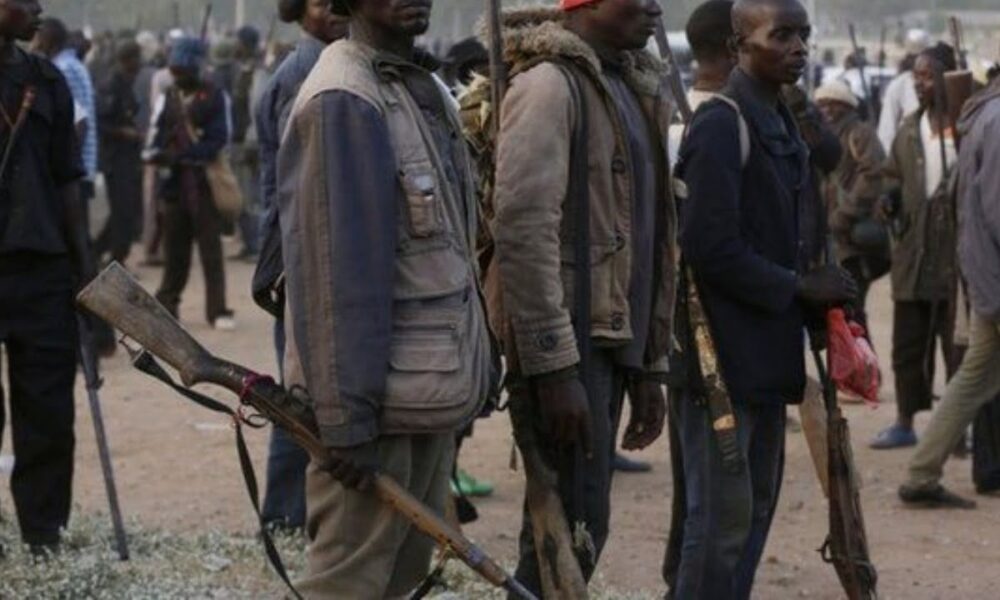 Nigerija: Naoružane osobe upale u džamiju i ubile pet, a otele 40 ljudi