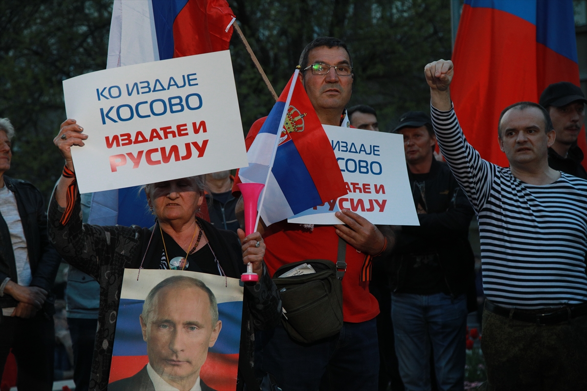 Protest desničara u Beogradu: Vučić pljunuo na rusku bratsku naciju