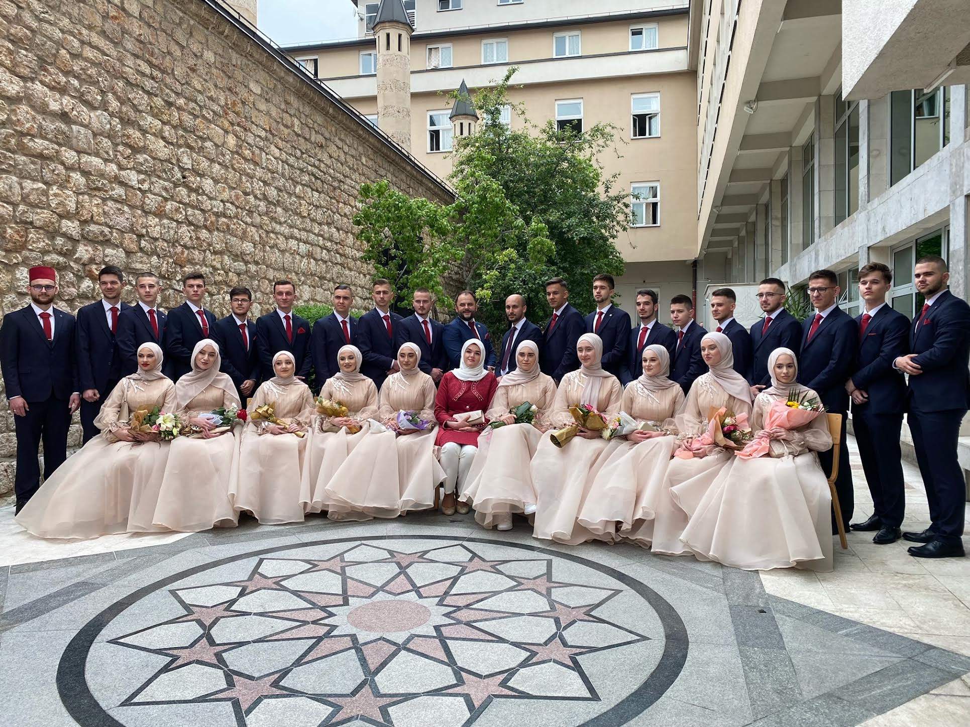 Gazi Husrev-begova medresa ispratila 472. generaciju učenika i 40. generaciju učenica