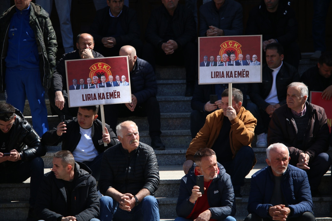 Uoči početka suđenja Thaciju i ostalima održan veliki skup “Marš za pravdu”