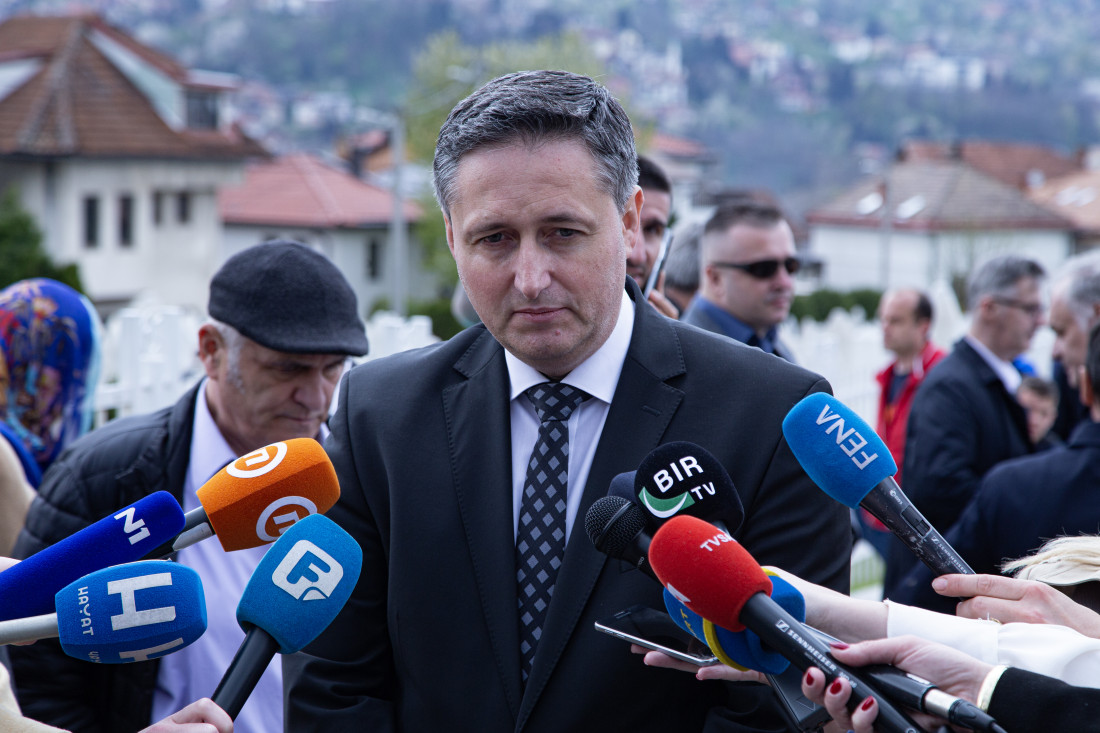 Bećirović poručio Dodiku: Ne igraj se s vatrom