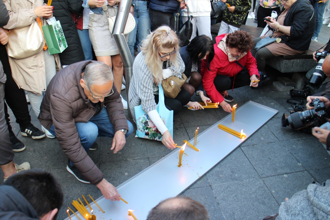 Banjalučani zapalili svijeće za ubijene učenike i radnika obezbjeđenja beogradske škole