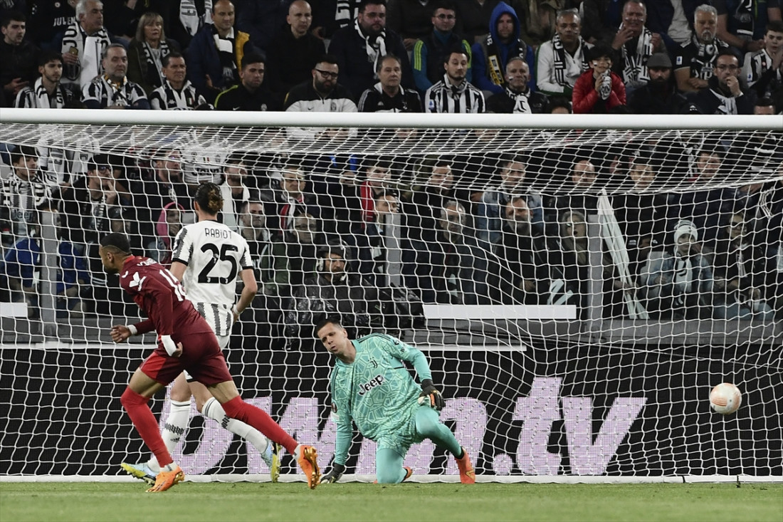 Remi Seville i Juventusa, Roma slavila protiv Leverkusena