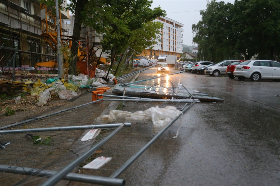 Izdato narandžasto upozorenje na kišu, grmljavinu i jak vjetar