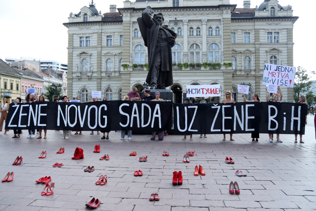 Novosađanke poručile: Žene u BiH, uz vas smo!