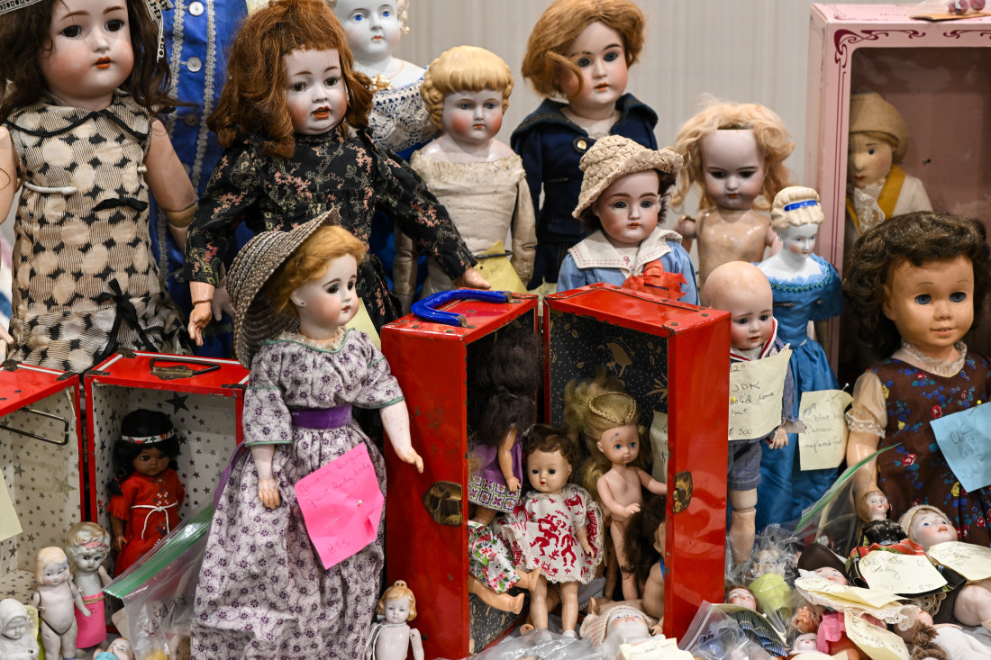 Izložba lutaka u Californiji: Među eksponatima barbika od 48.000 dolara i plišani Mickey iz 1930-ih