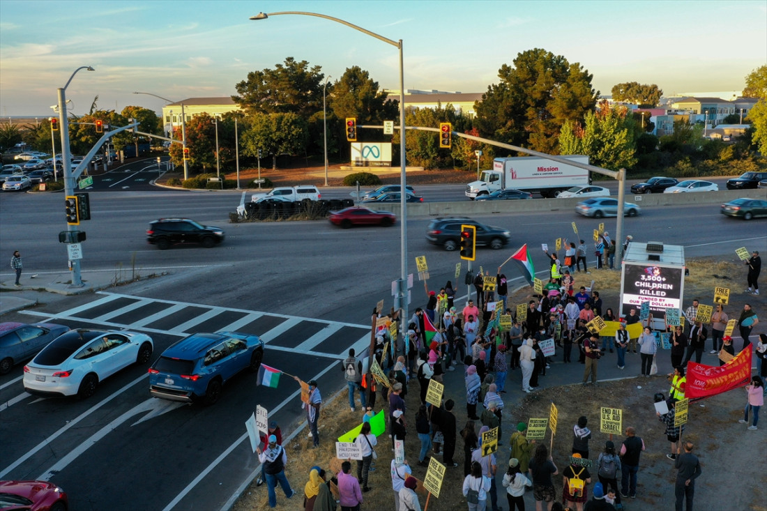 Protest ispred sjedišta Mete zbog cenzure sadržaja u Palestini