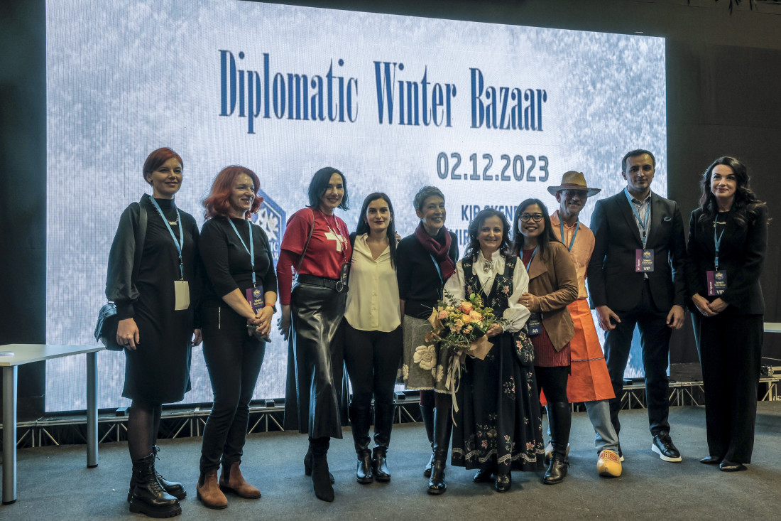 Diplomatski zimski bazar u Sarajevu privukao brojne posjetioce