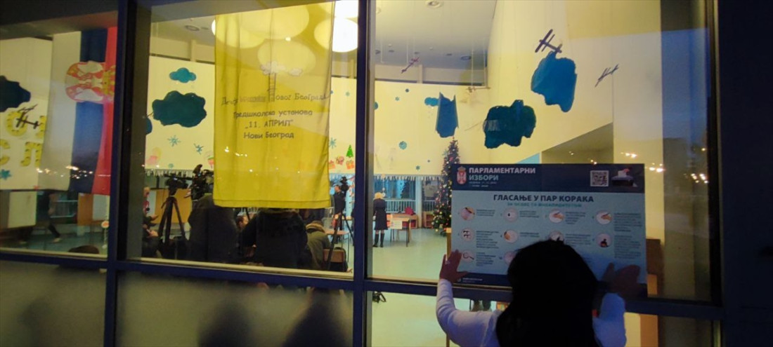 Otvorena biračka mjesta u Srbiji: Građani glasaju na vanrednim izborima