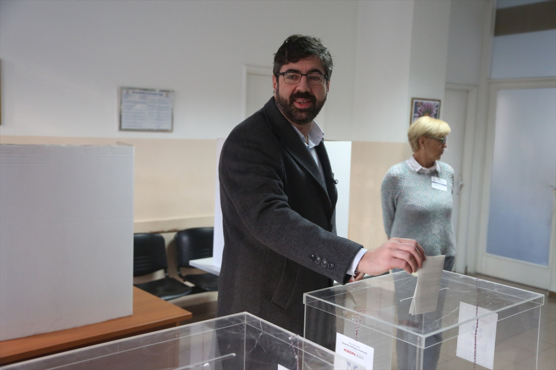 Lazović nakon glasanja: Nadam se da će izbori donijeti promjene u Srbiji