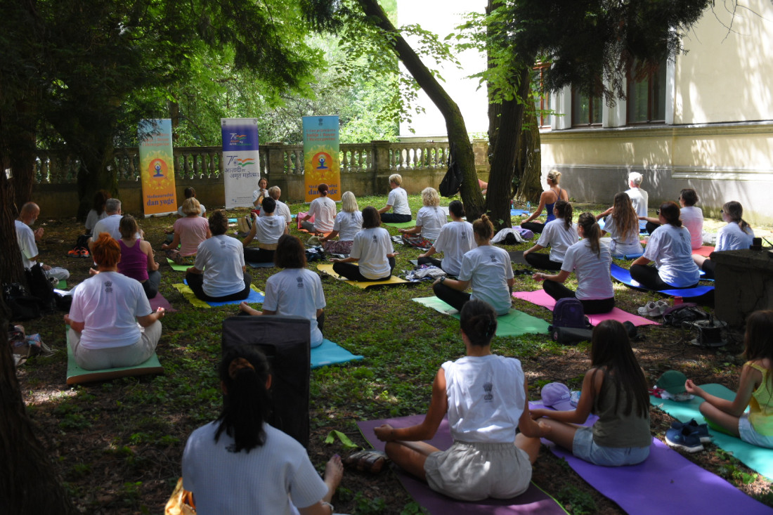 Međunarodni dan joge obilježen u Botaničkom vrtu Zemaljskog muzeja u Sarajevu