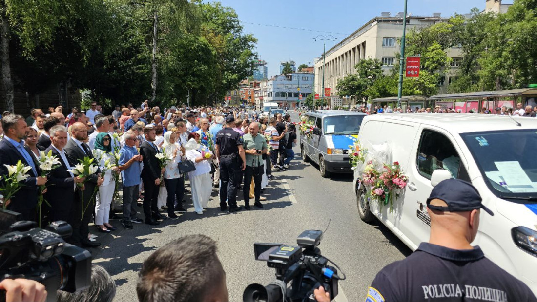 Građani Sarajeva ispratili posmrtne ostatke žrtava genocida u Srebrenici