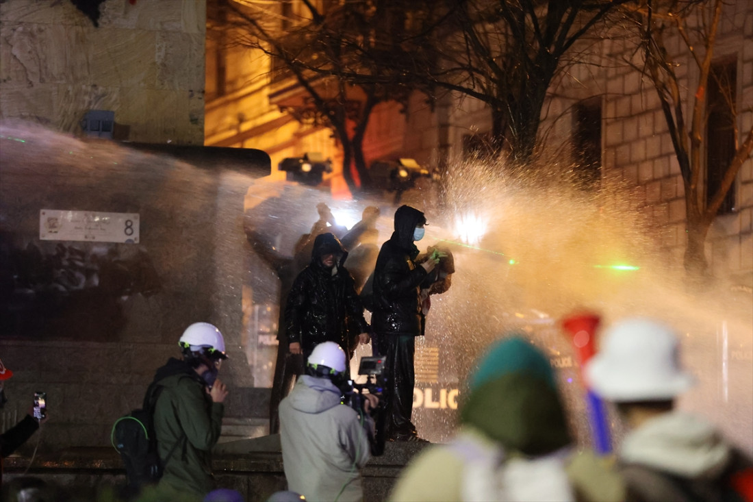 Policija protiv demonstranata u Tbilisiju koristila vodene topove i suzavac