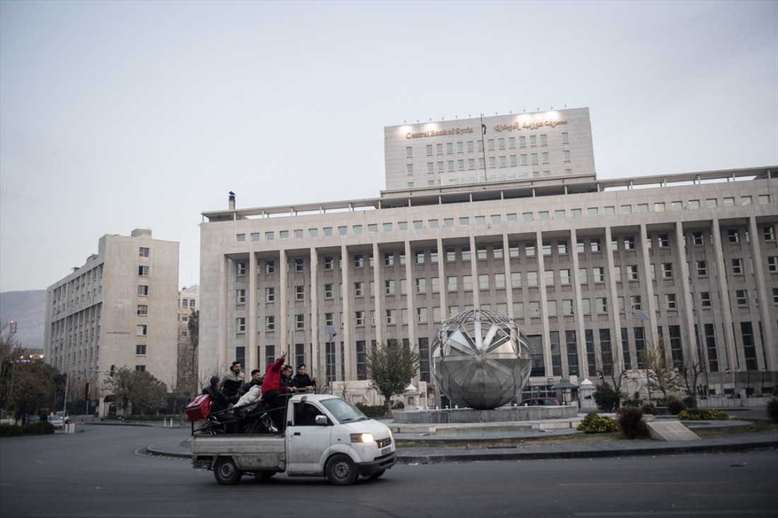 Assad svrgnut s vlasti, zatočenici režima oslobođeni iz zatvora