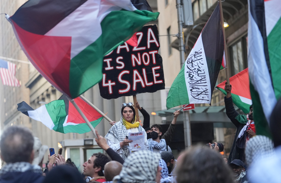 Skup podrške Palestini održan ispred Trumpove zgrade na Wall StreetuSkup