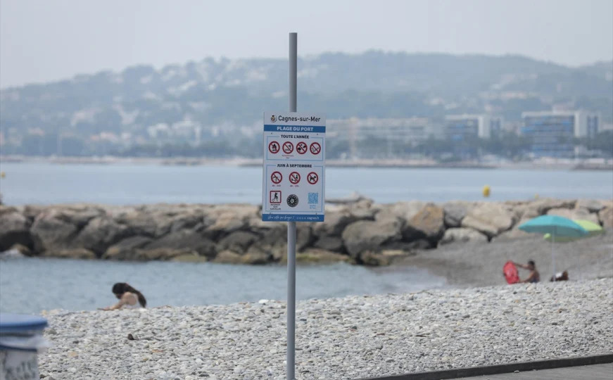 Francuska zabranjuje pušenje na plažama, u parkovima i na autobuskim stanicama