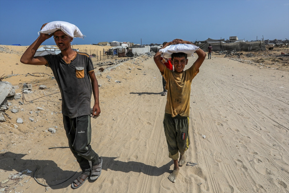 Palestinci koji se bore s glađu pješače kilometrima kako bi primili pomoć