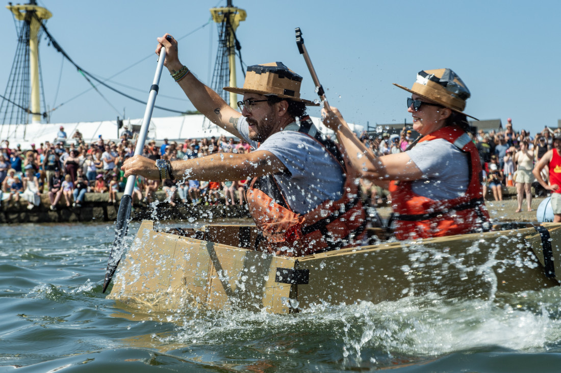 Velika regata kartonskih čamaca u američkom Salemu