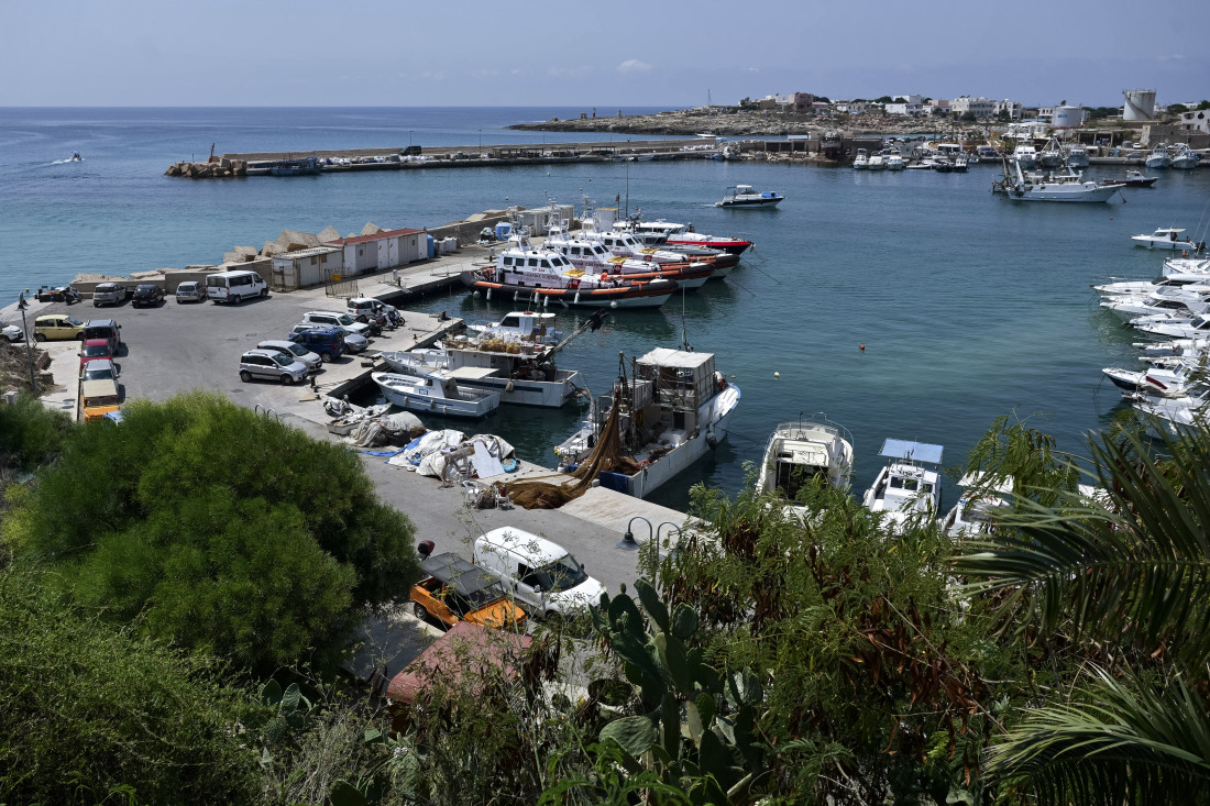 Najmanje 27 mrtvih, deseci nestalih nakon prevrtanja čamaca s migrantima kod Lampeduse