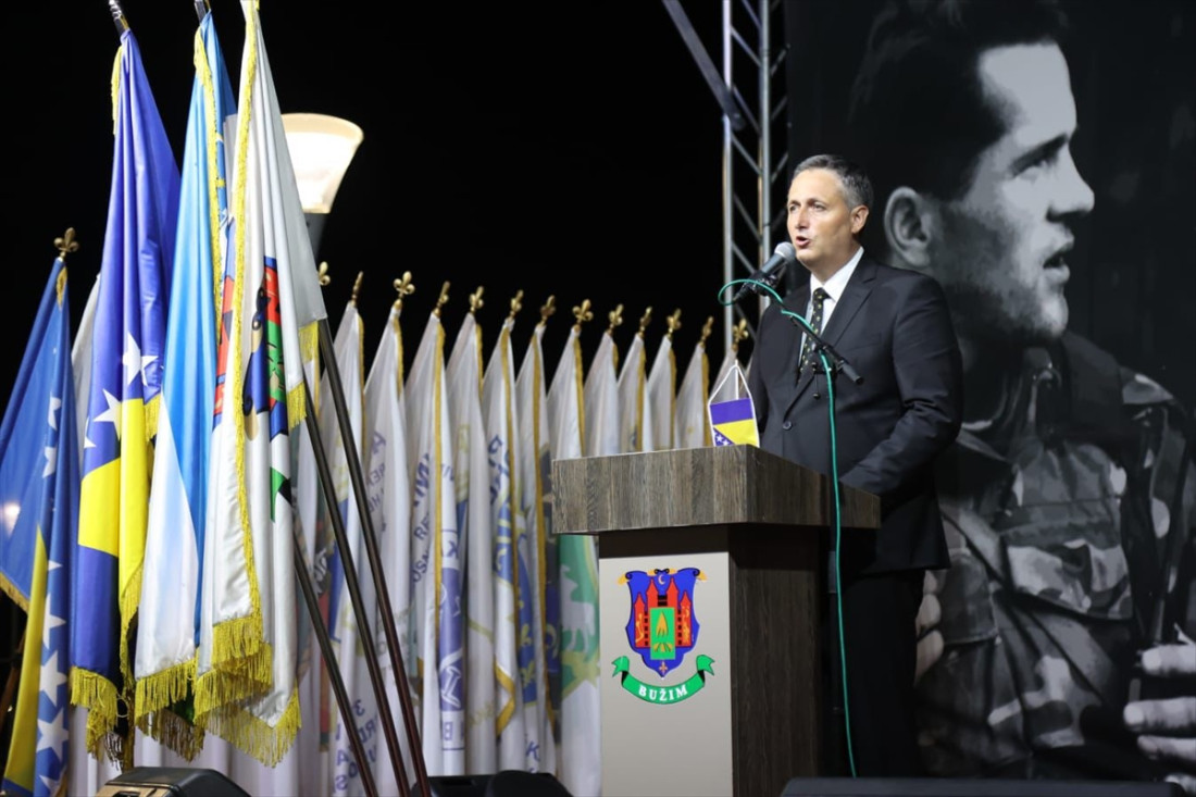 Bećirović poručio Vučiću: Moguća ravnopravna saradnja, nikako ponižavanje BiH