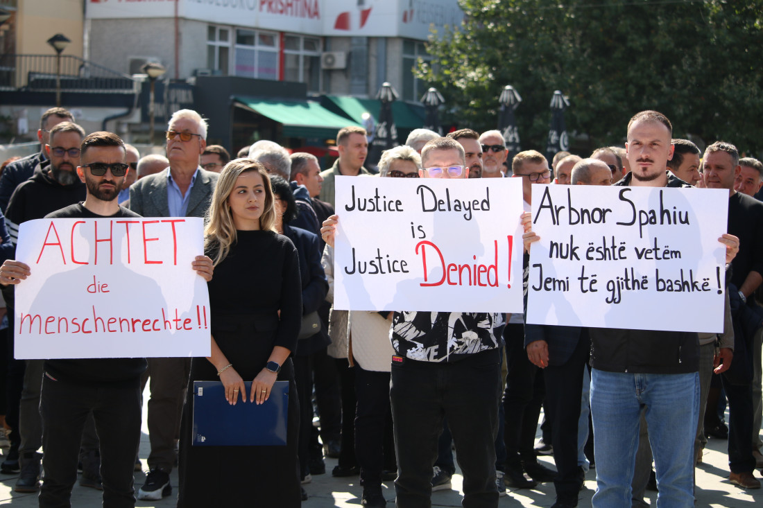 U Prištini održan protest za puštanje bivšeg policajca uhapšenog u Srbiji