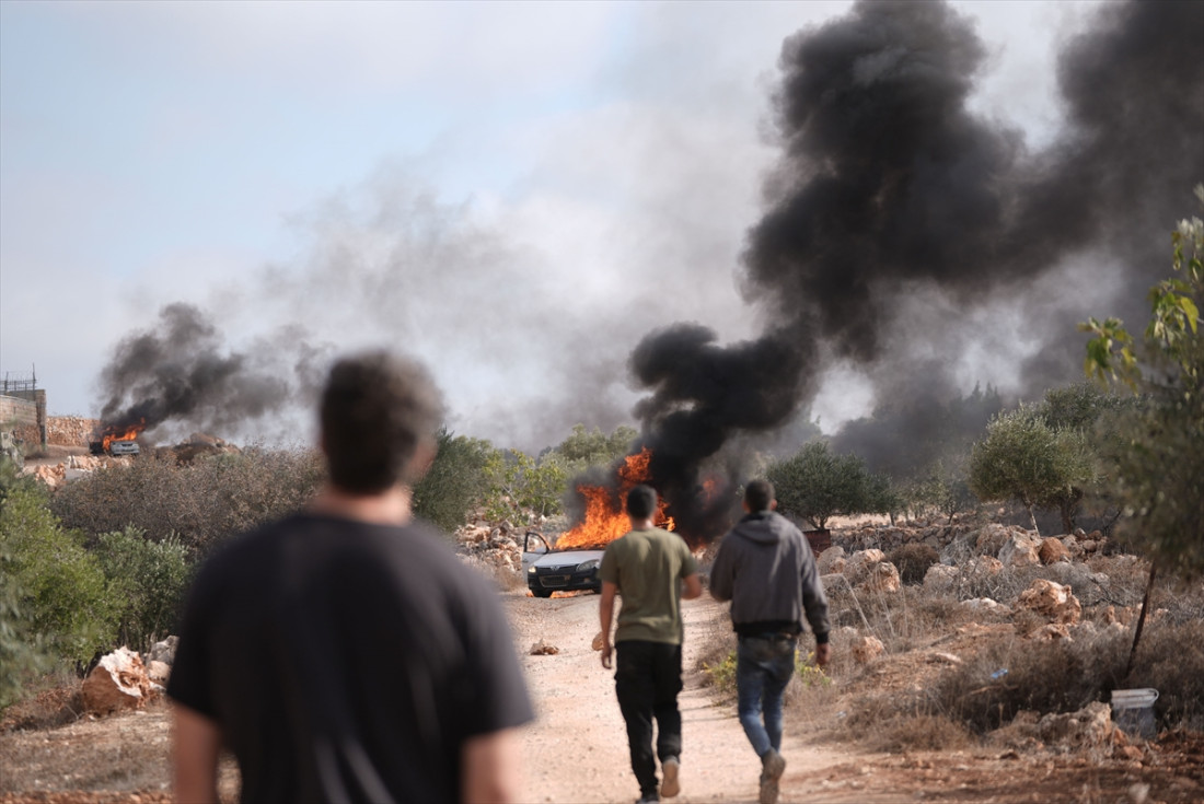 Izraelski doseljenici zapalili vozila Palestinaca kod Betlehema
