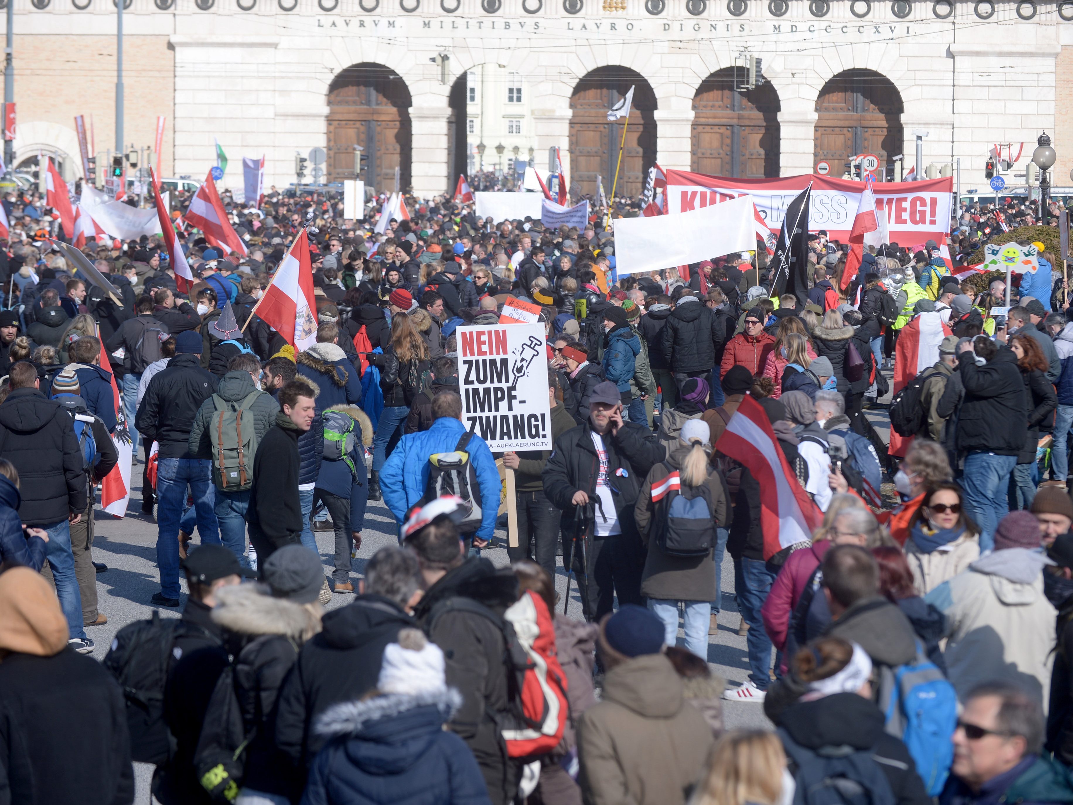 Beč: Protesti zbog mjera za suzbijanje koronavirusa