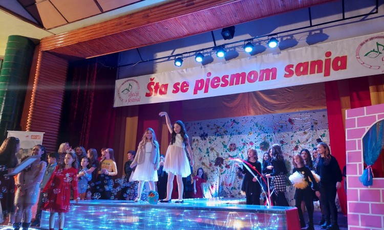 Ejna Herić i Adela Hadžić pobjednice 22. dječijeg festivala