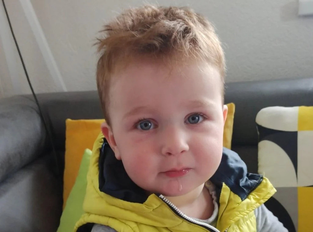 Udruženje Pomozi.ba pokrenulo apel za malog Afana koji ne čuje i ne govori