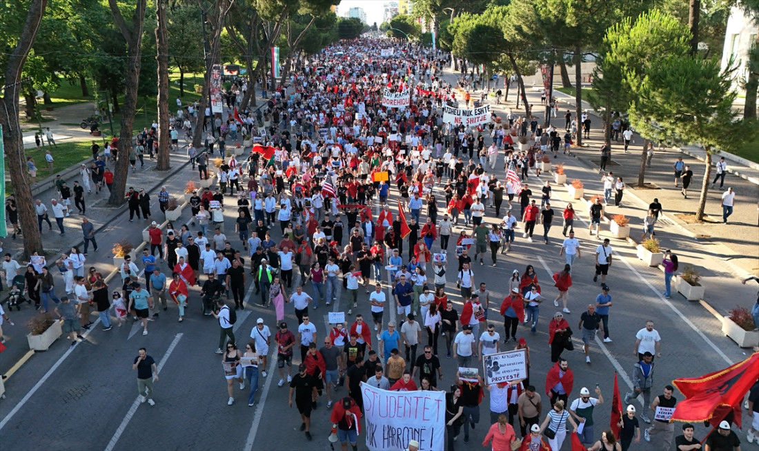 Osmi dan protesta u Tirani: Hiljade građana tražilo obustavu projekta u Zvernecu i ostavku Rame