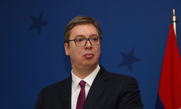 Vučić na Sarajevskom aerodromu predaje donaciju cjepiva za BiH