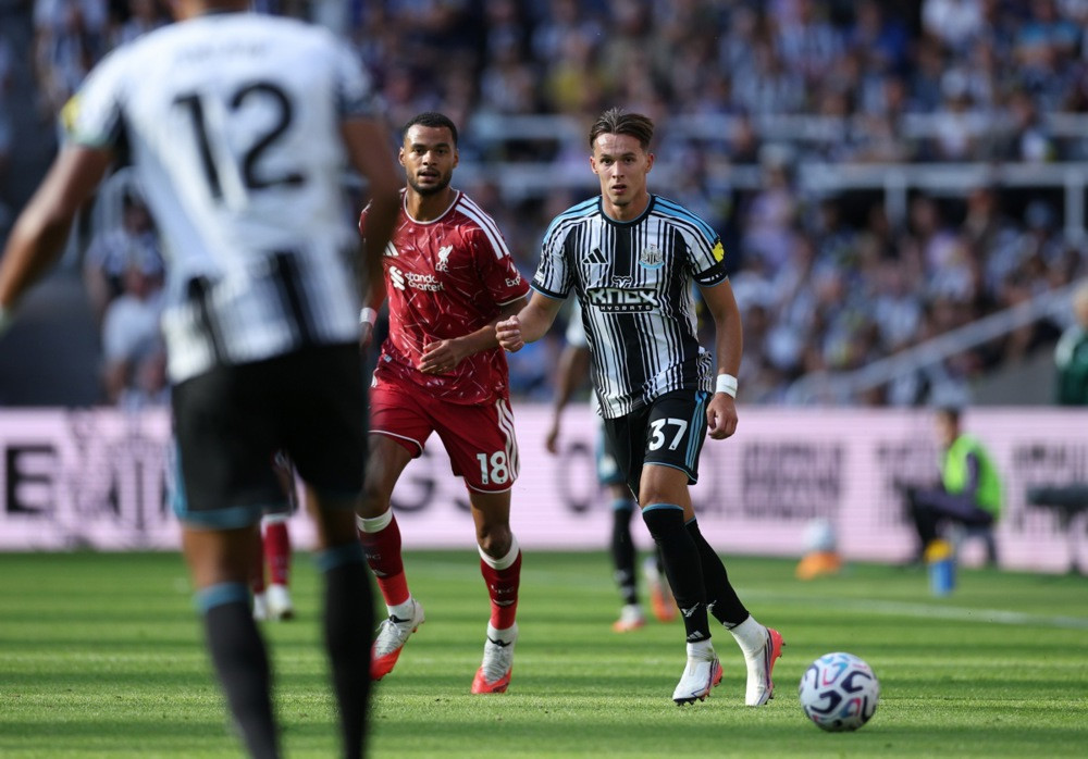 Amar Dedić debitovao za Newcastle u remiju protiv Liverpoola