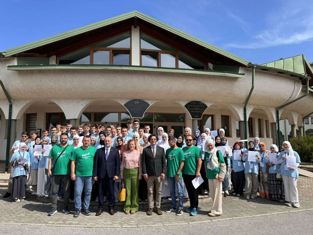 Američka ambasada podržala četverodnevni kamp u Cazinskoj medresi