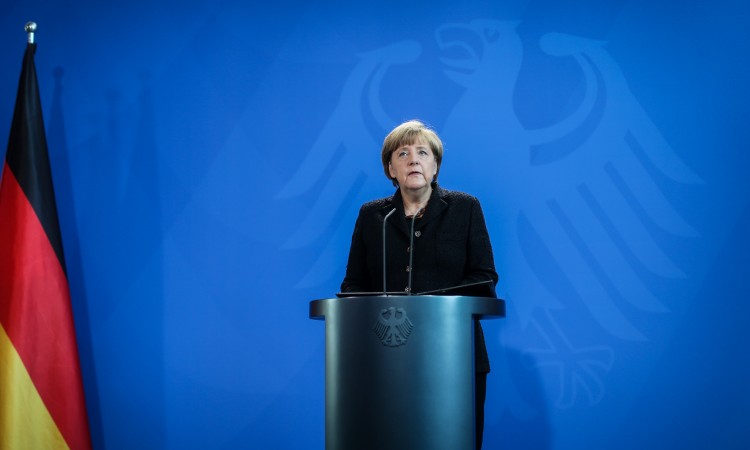 Merkel: EU treba razriješiti razlike razgovorom, ne kroz sudove
