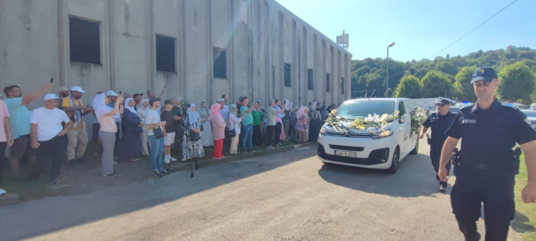 Ispraćeni tabuti saposmrtnim ostacima 14 žrtava genocida