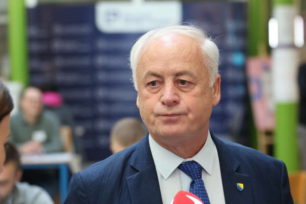 Arnautović: Naše državljane koji glasaju izvan BiH država mora registrirati za glasanje po automatizmu