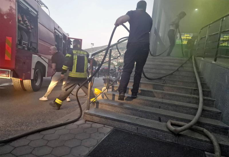 Buknuo požar u objektu Arena sport centra u Mostaru