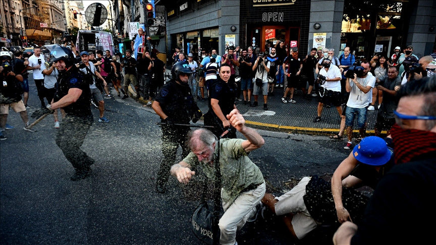 Protest penzionera u Argentini prerastao u nasilje, najmanje 20 povrijeđenih