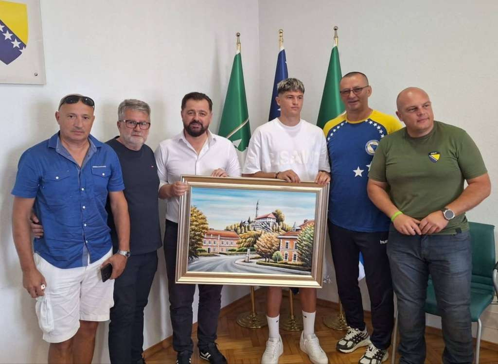 Cazin priredio doček Arjanu Maliću