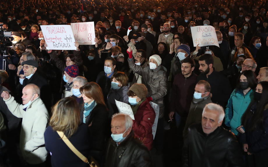 Traži se ostavka premijera: Nastavljeni antivladini protesti u Armeniji