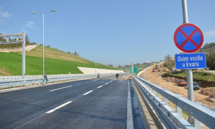 Zbog radova na dilatacijama na mostu Klopče zatvoren autoput A-1 kod Zenice