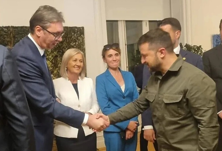 Vučić objavio fotografiju susreta sa Zelenskim uoči neformalne večere u Atini