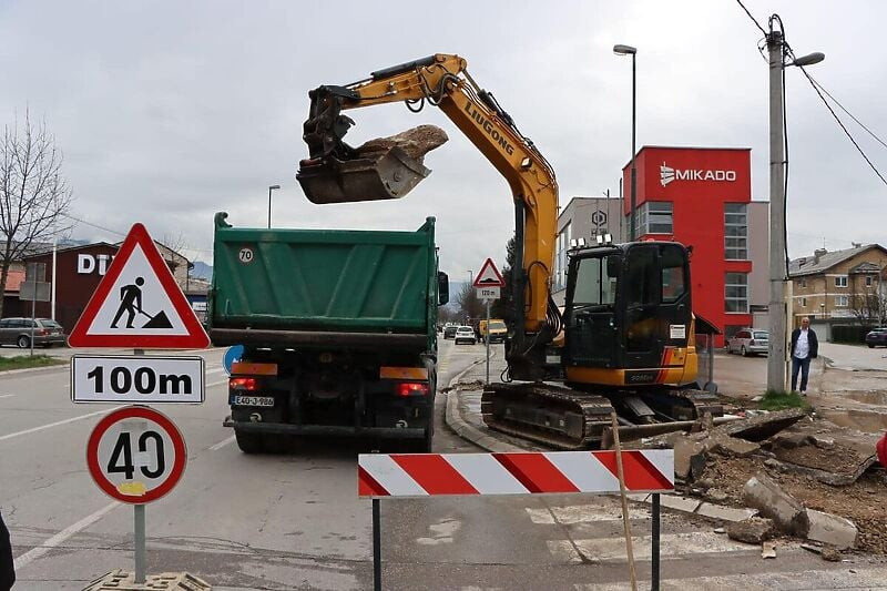 Danas izmjenjen režim saobraćaja, postavljanje asfalta na Dobrinji počinje sutra